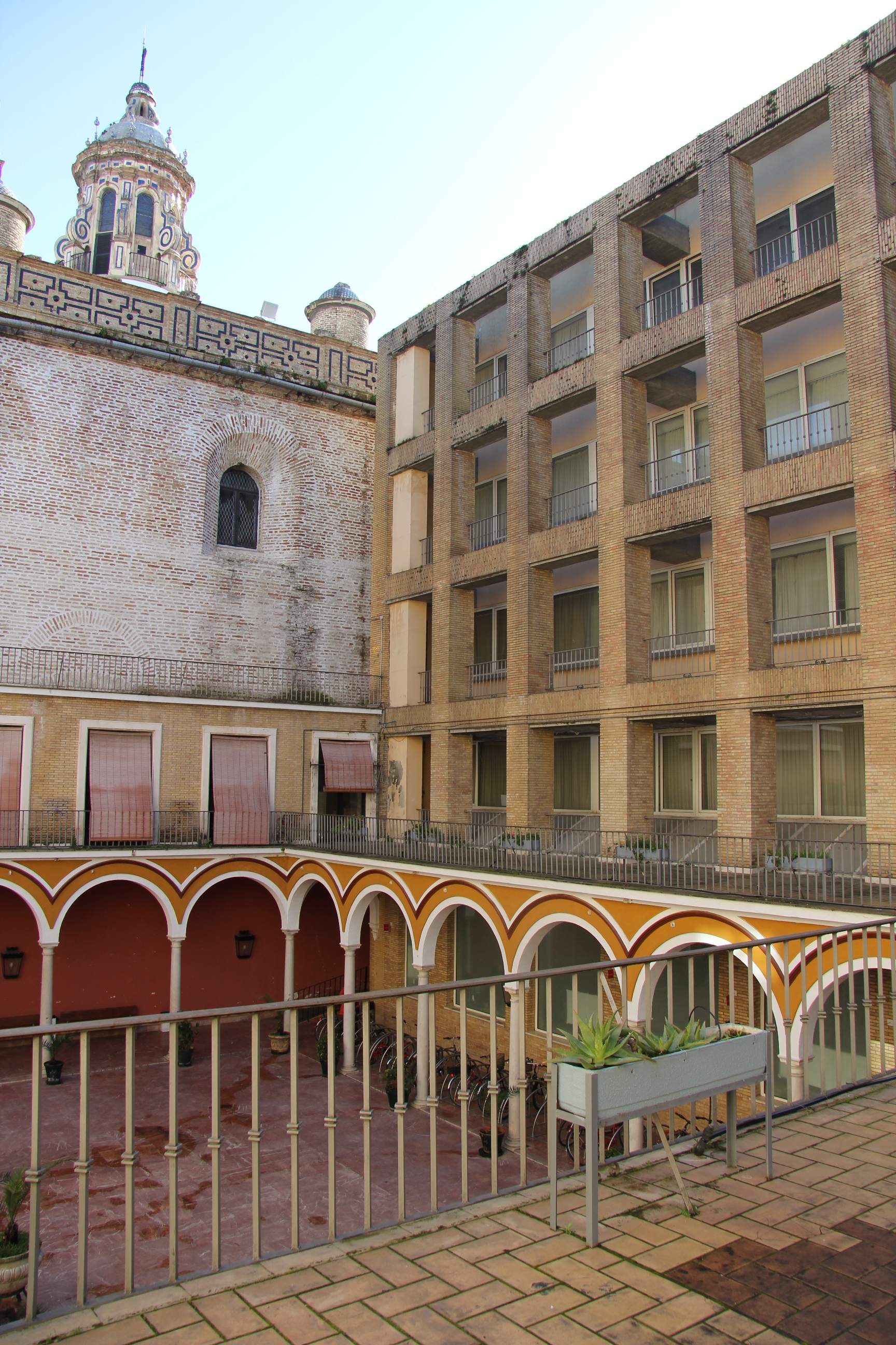Facultad de Bellas Artes. Edificio Laraña