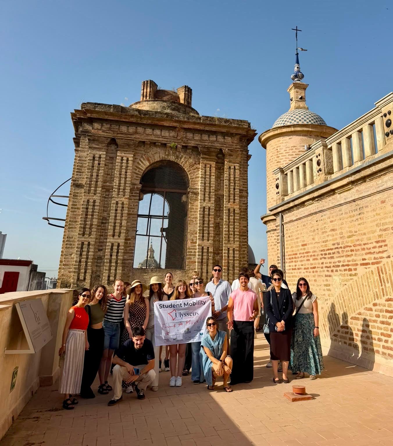 Estudiantes de la Alianza Europea Ulysseus visitan las cubiertas de la Iglesia de la Anunciación - Imagen de la noticia 1