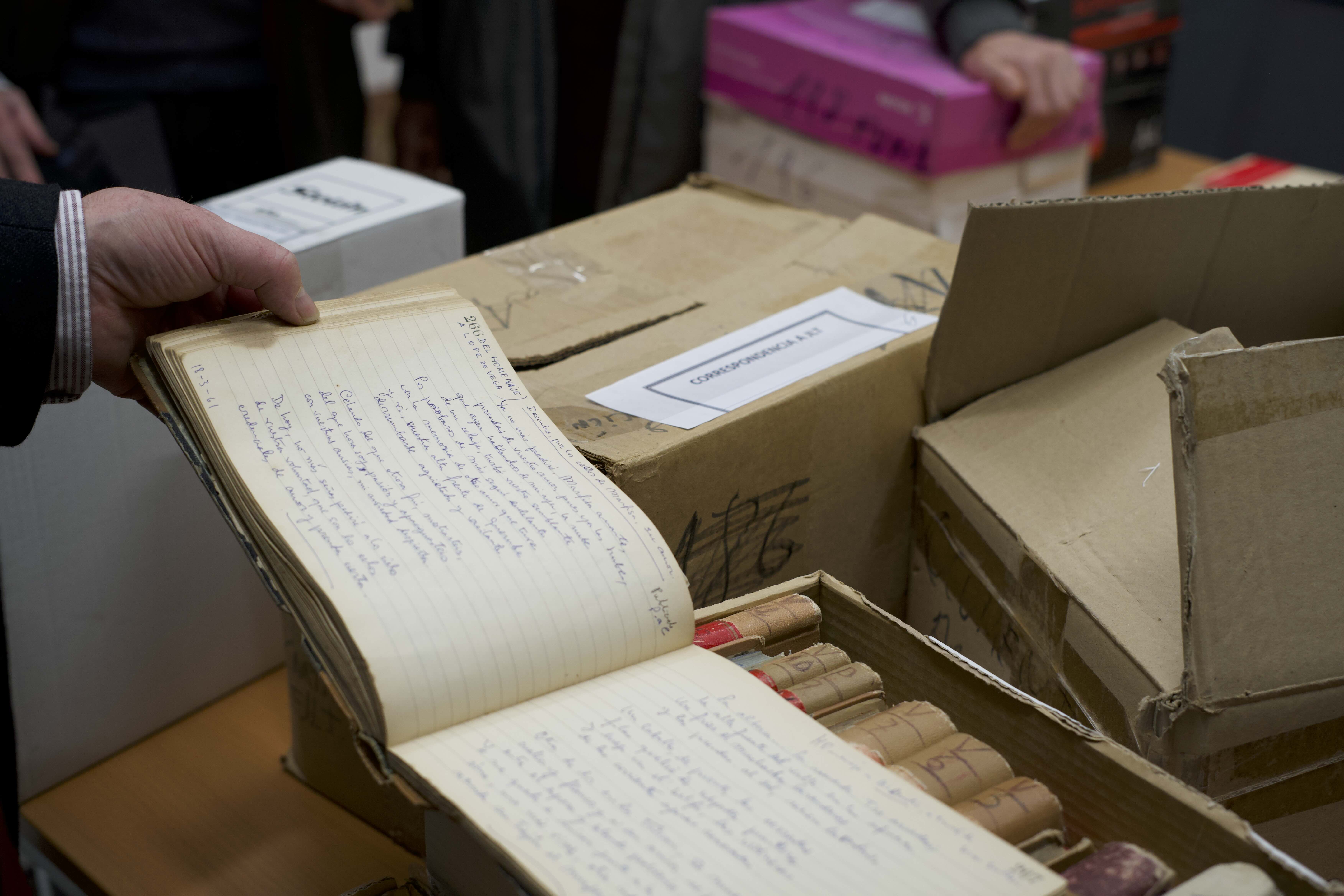 La US recibe el fondo documental y bibliográfico del poeta José Luis Tejada - Imagen de la noticia 3