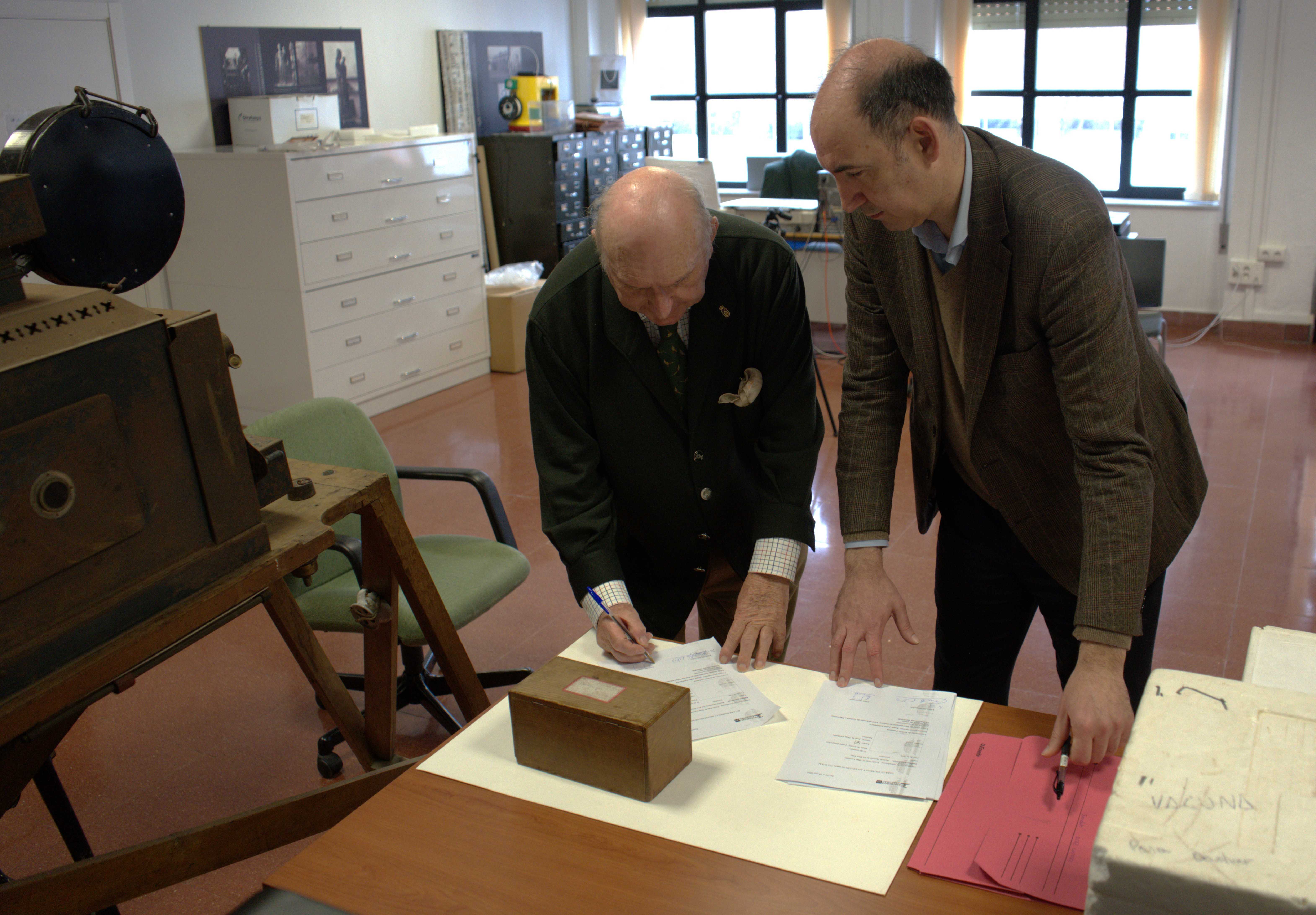 La US incorpora el legado fotográfico de Díaz Custodio a su patrimonio documental - Imagen de la noticia 2