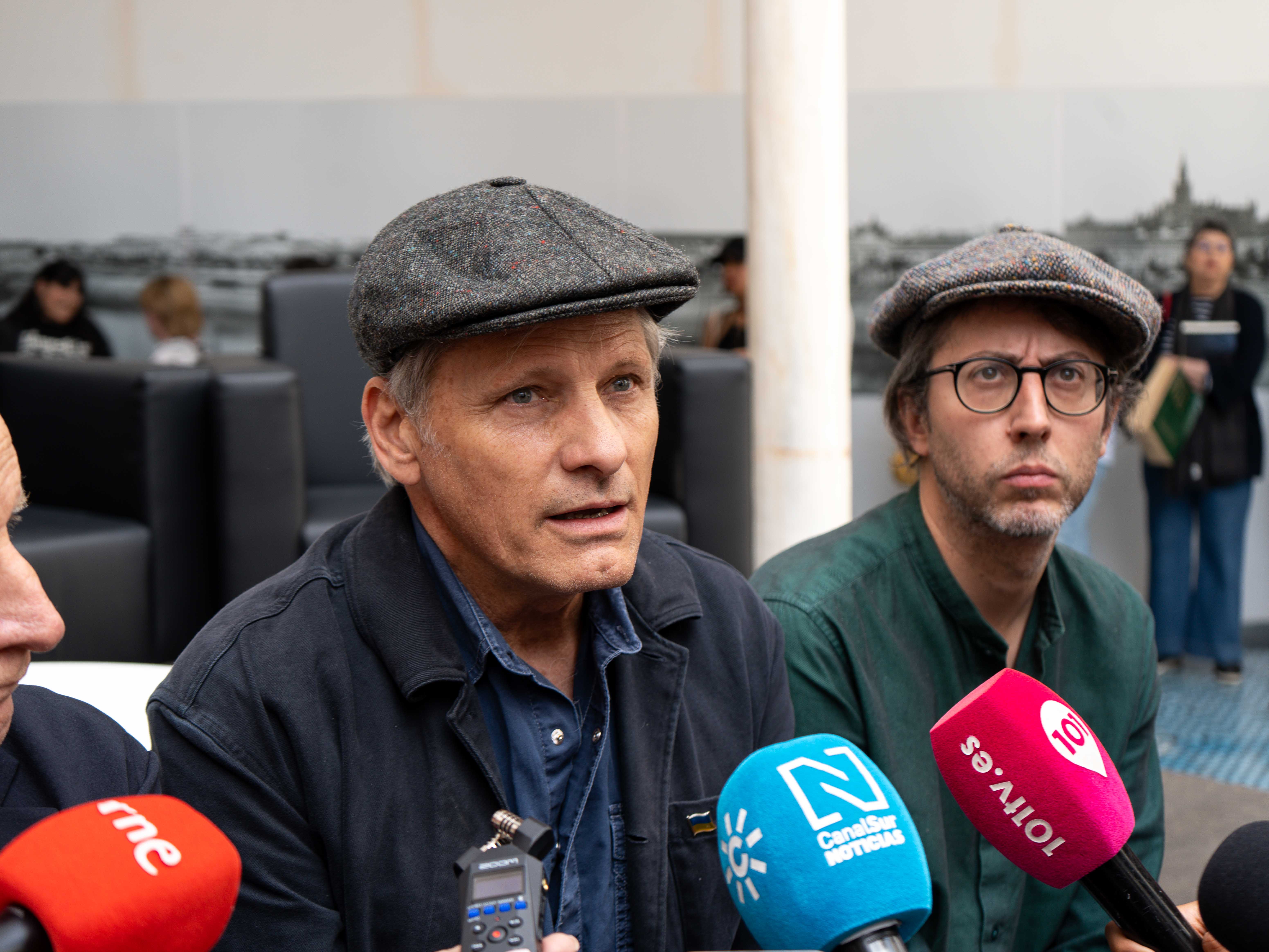 La Universidad de Sevilla rescata el legado poético inédito de Kevin Power - Imagen de la noticia 6