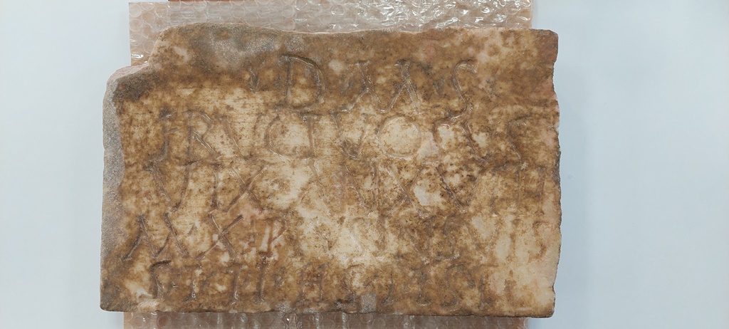 Intervención de conservación - Lápida con epígrafe funerario - Imagen de la noticia 3