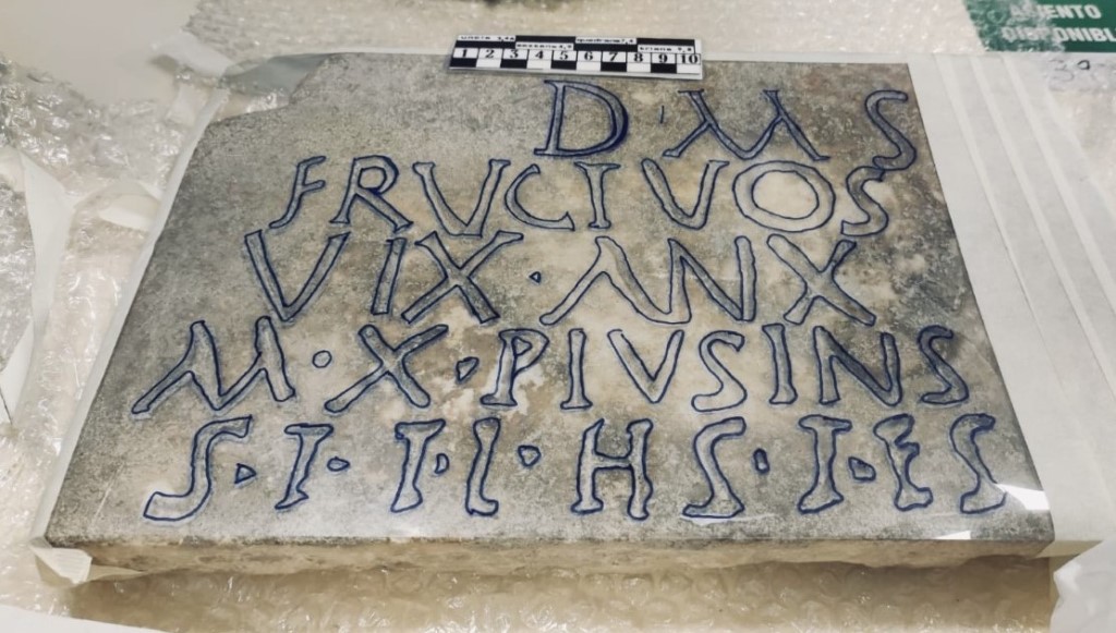Intervención de conservación - Lápida con epígrafe funerario - Imagen de la noticia 5