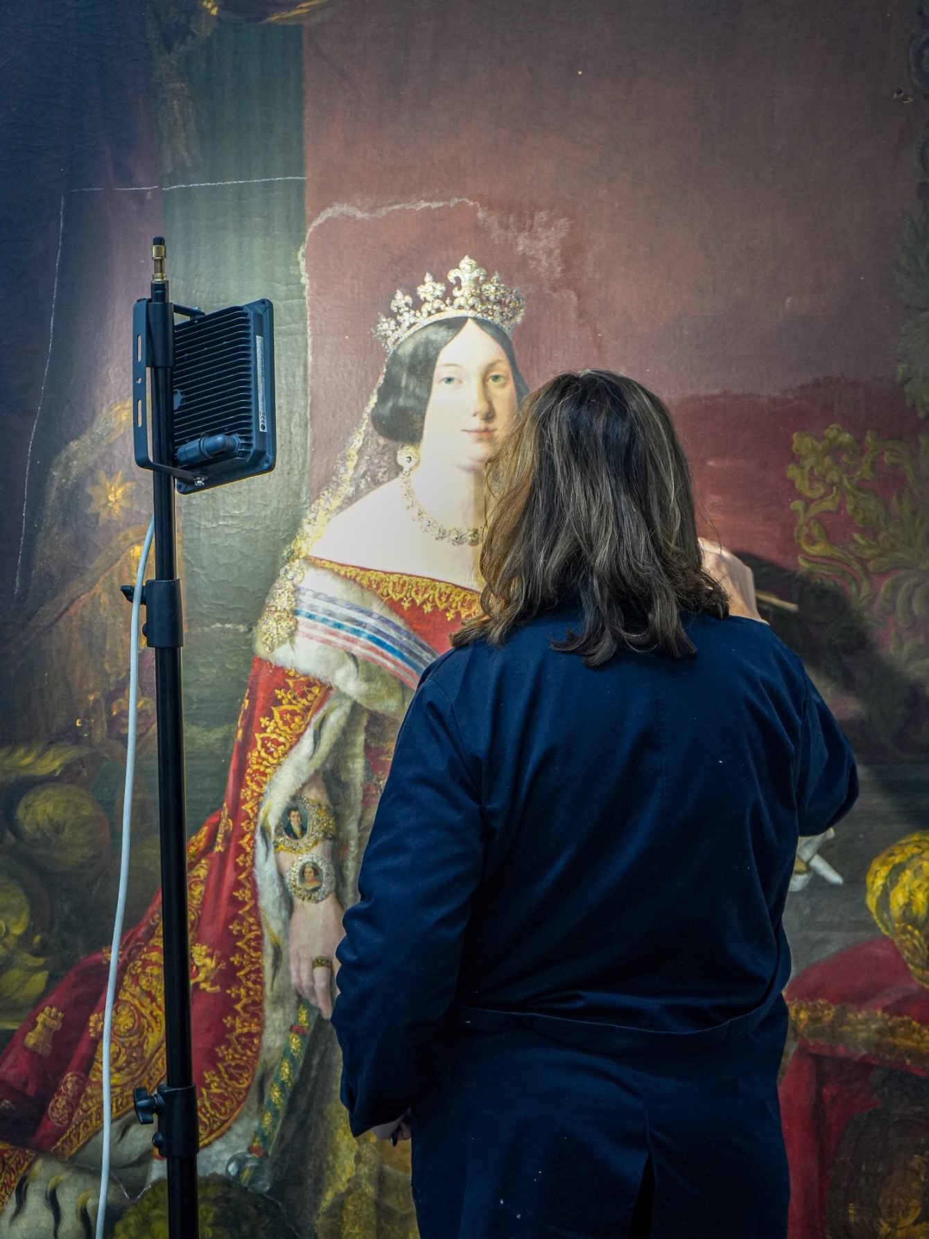 Restauración del retrato de la reina Isabel II - Imagen de la noticia 4