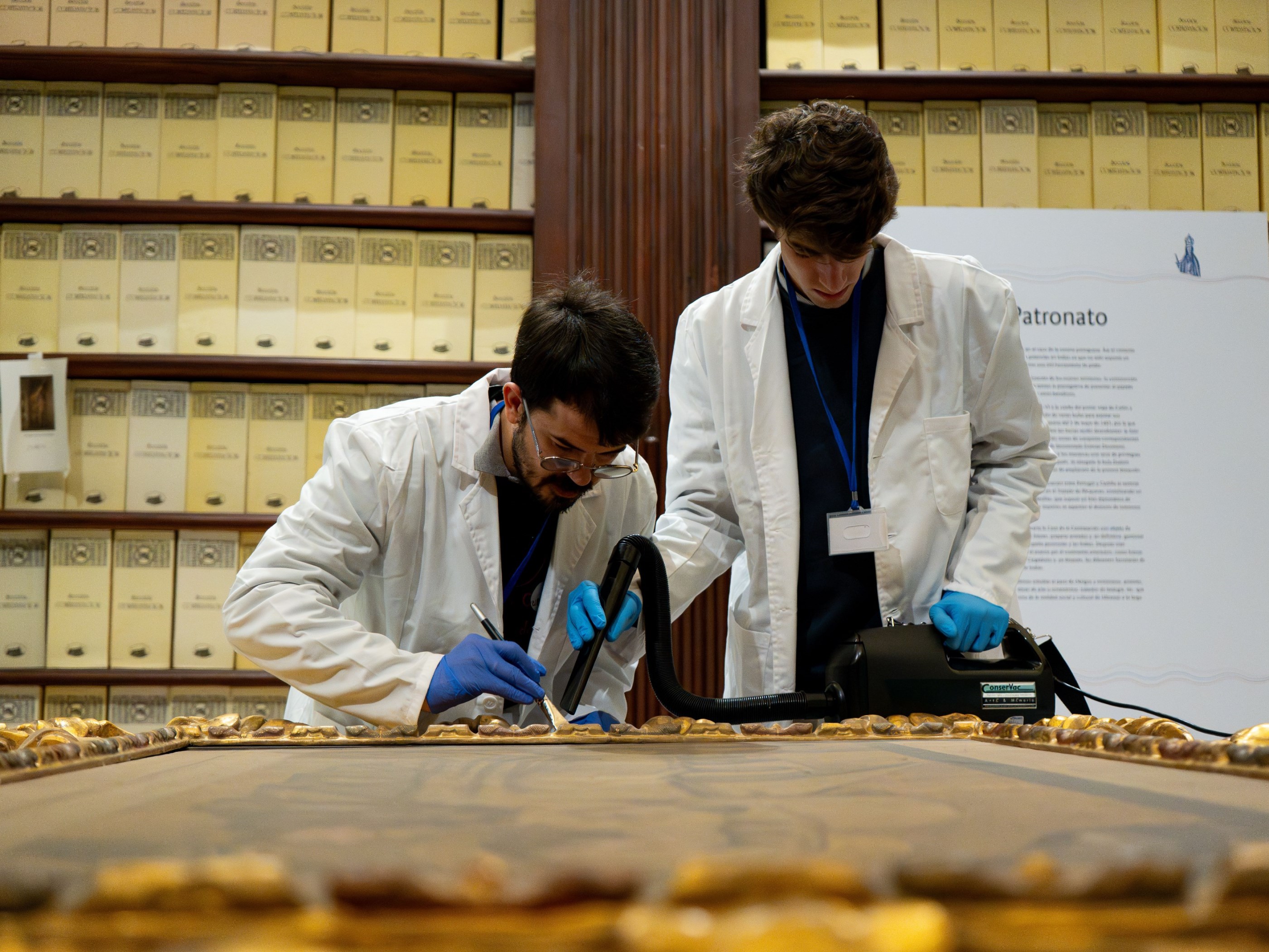 Intervenciones de conservación previas a la exposición El viaje del Conocimiento - Imagen de la noticia 1