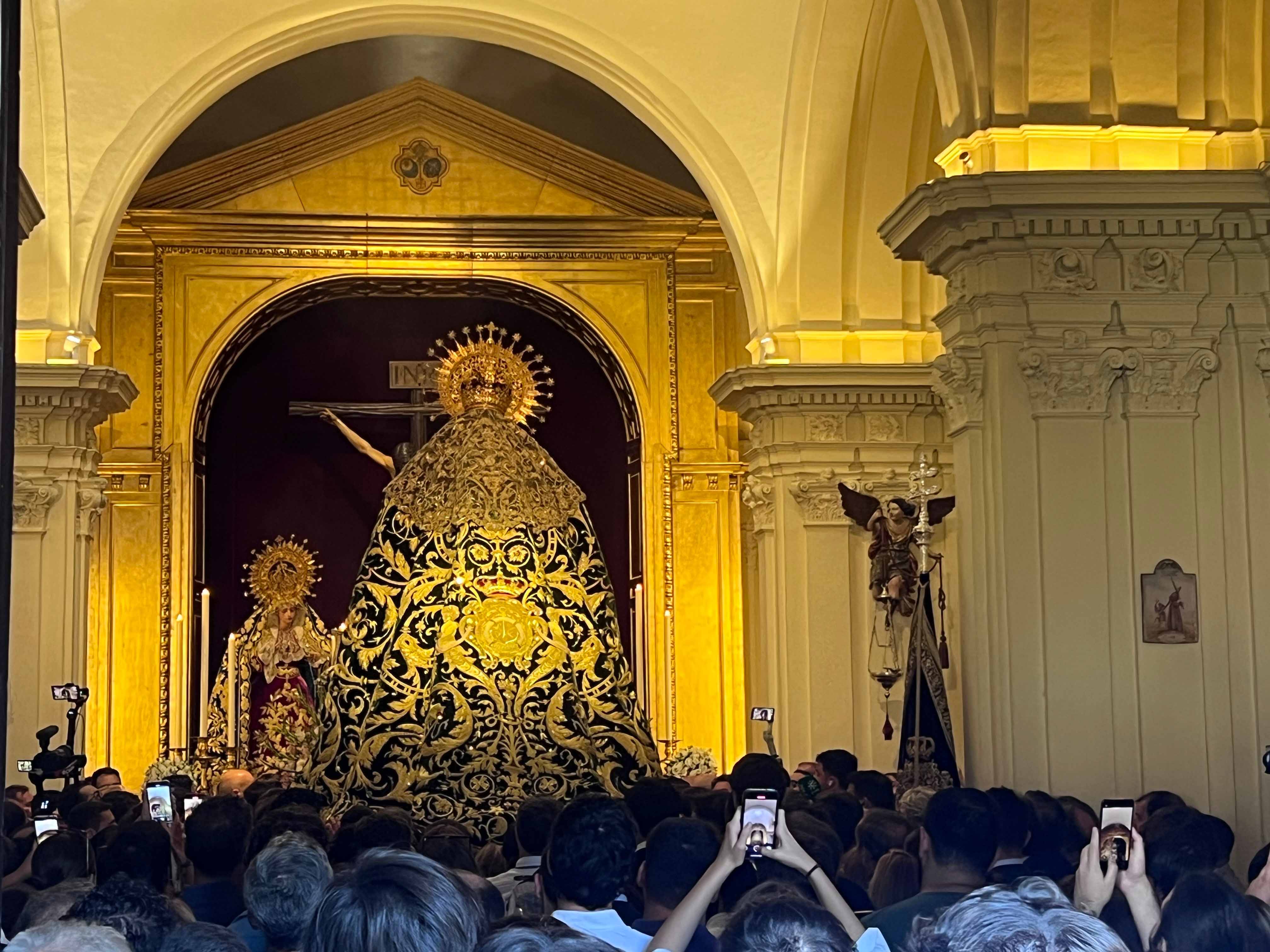 Encuentro entre la Esperanza de Triana y el Cristo de los Estudiantes, Patrimonio de la US - Imagen de la noticia 2