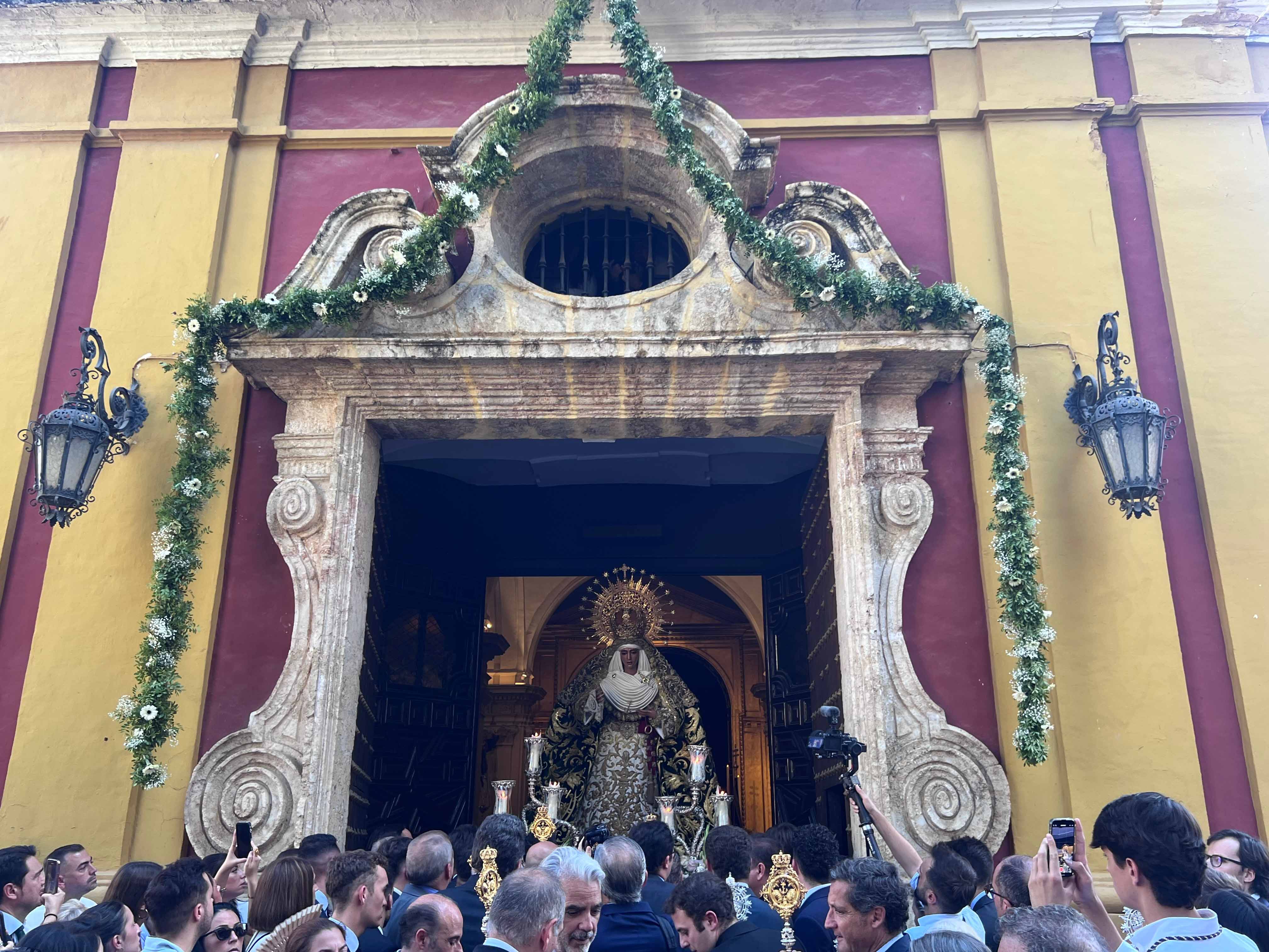 Encuentro entre la Esperanza de Triana y el Cristo de los Estudiantes, Patrimonio de la US - Imagen de la noticia 3