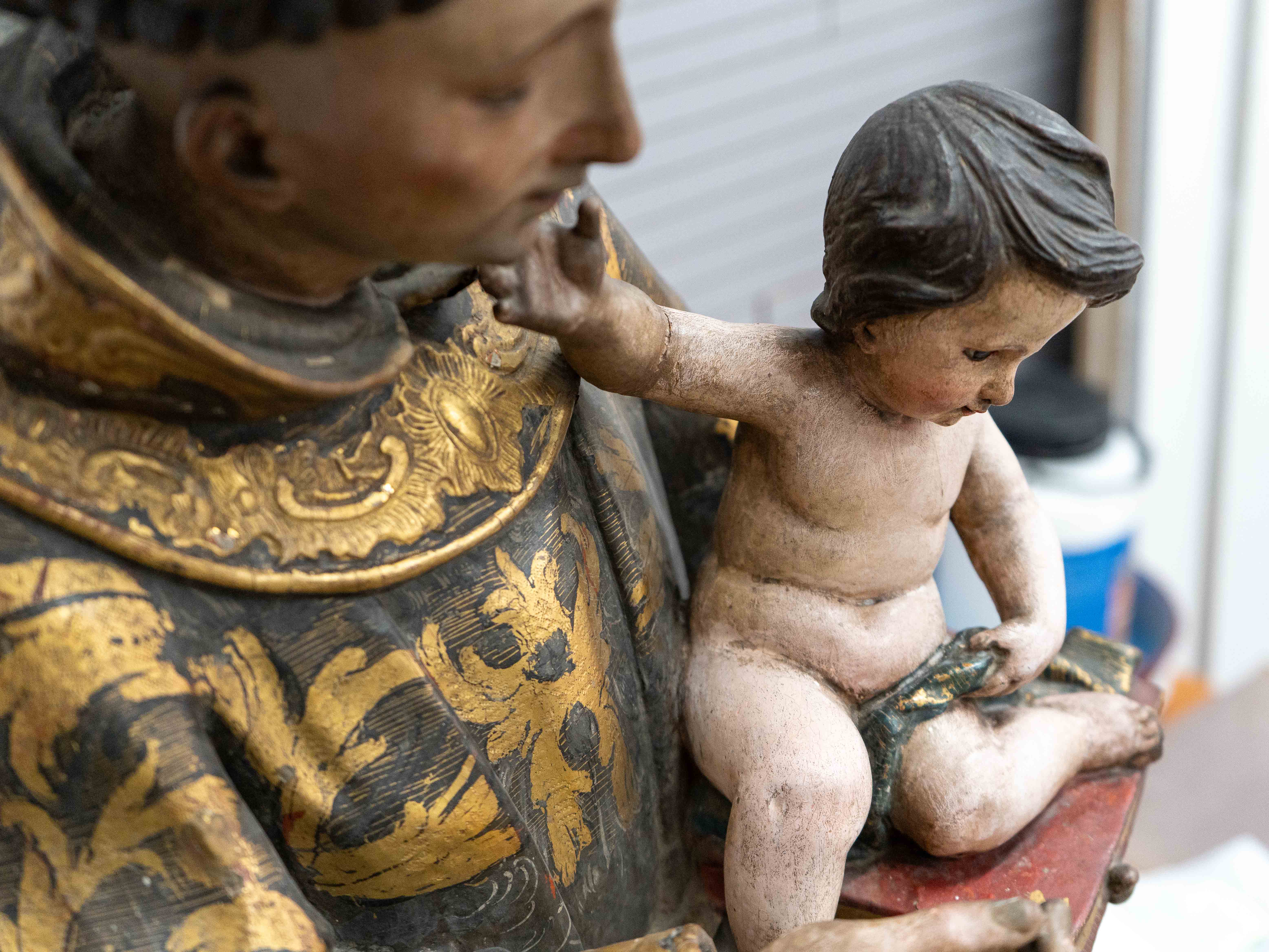 Intervenciones de conservación previas a la exposición PLURIVERSAL: Colecciones universitarias de Granada y Sevilla - Imagen de la noticia 9