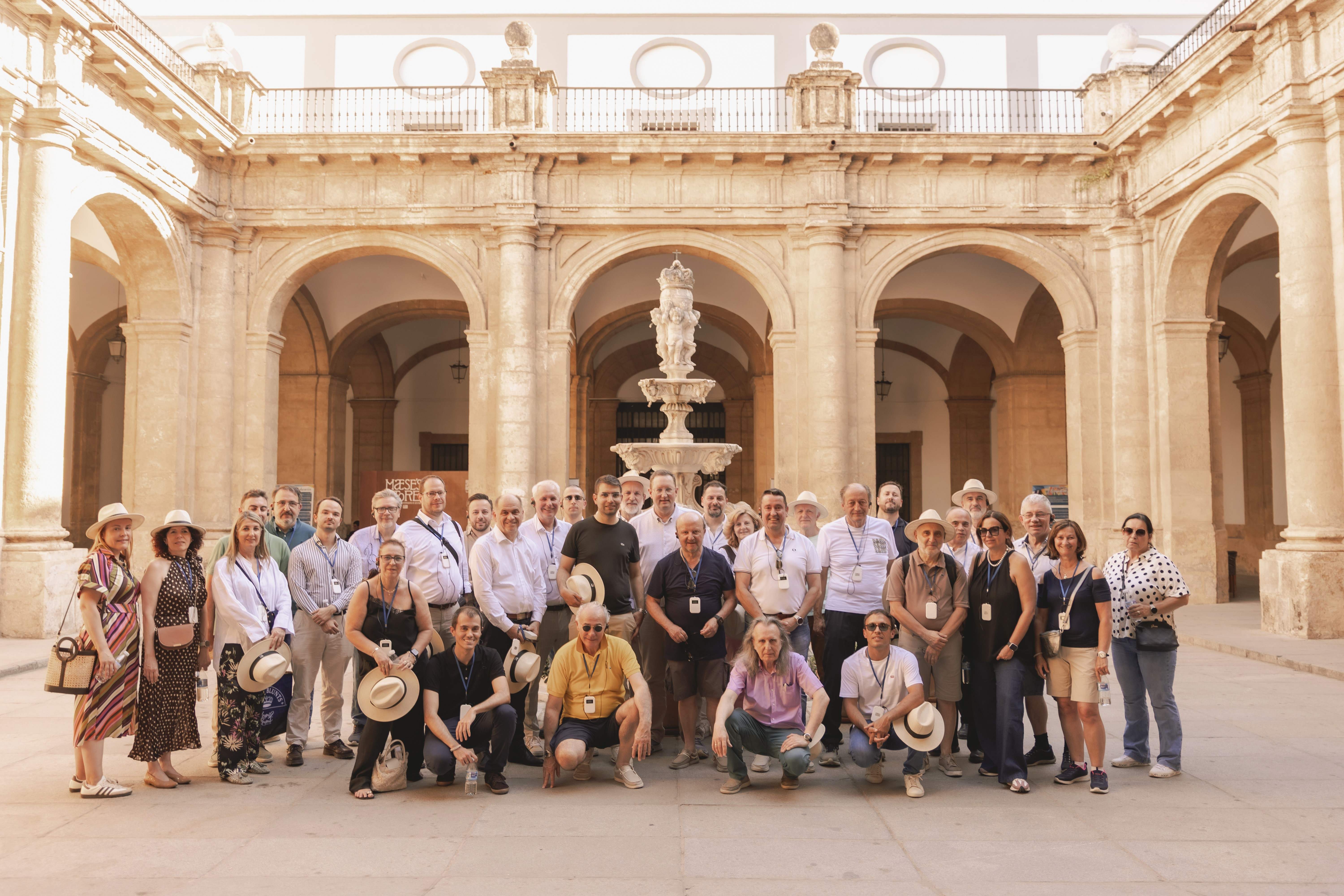 Los estanqueros europeos visitan la histórica Fábrica de Tabacos de Sevilla en el marco de la Asamblea General de la CEDT - Imagen de la noticia 1