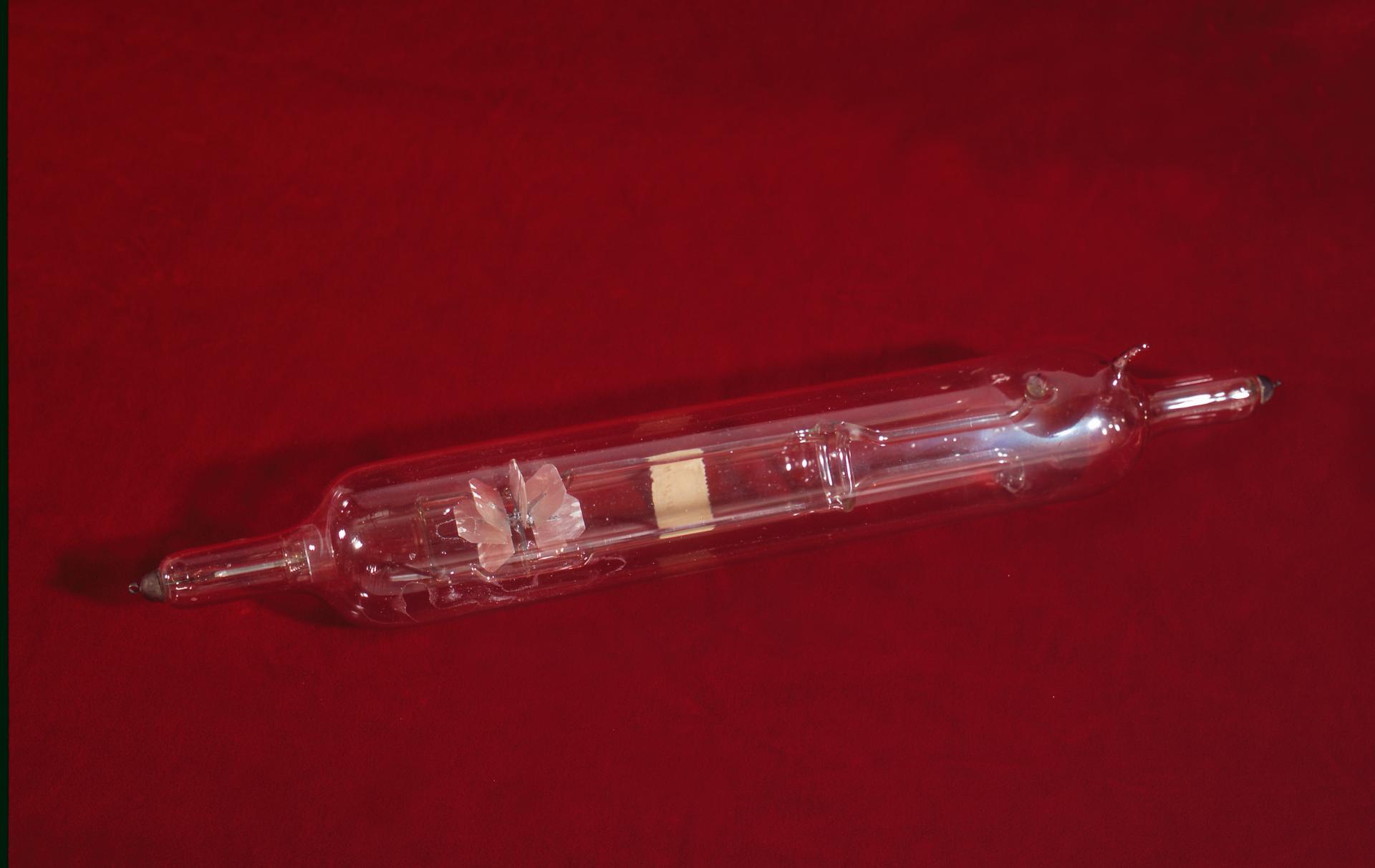 Geissler Descargas eléctricas a través de fases: tubo de Crookes