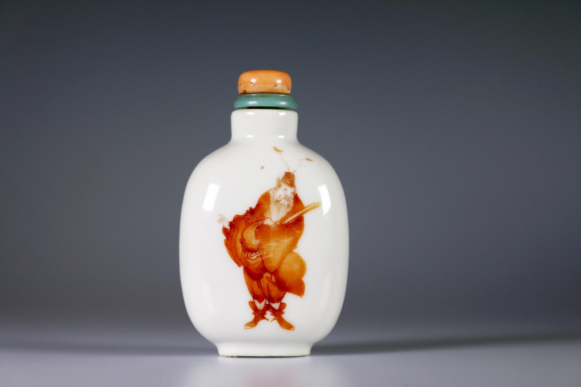 Tabaquera para tabaco rapé en porcelana Año Nuevo Zhong Kui