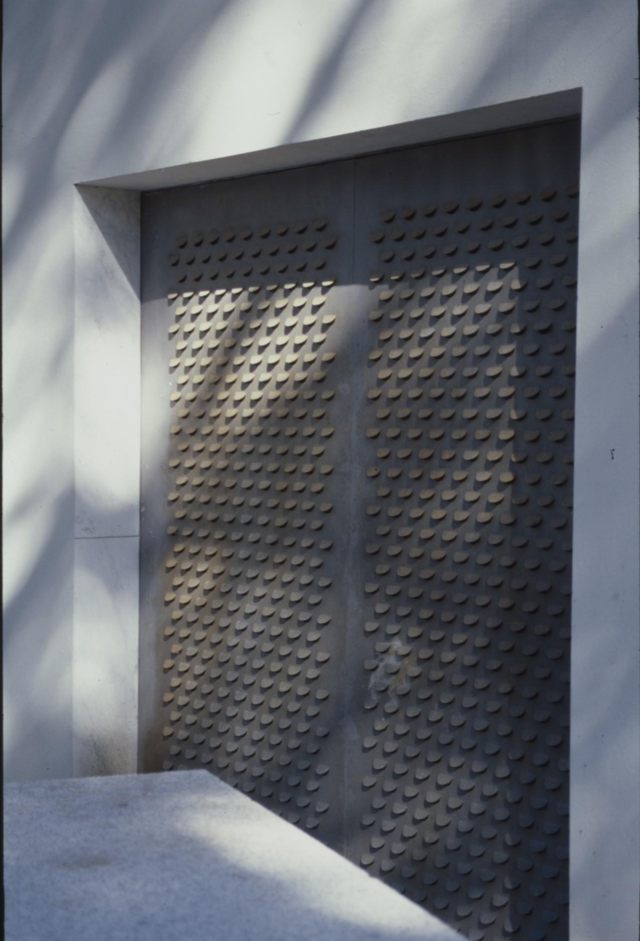 Puerta en el Museo Serralves